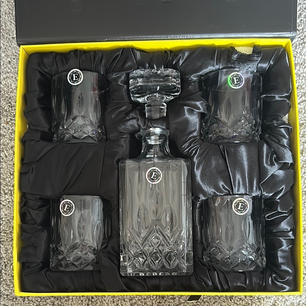 Elidomc Elegant Crystal Decanter Set with Glasses